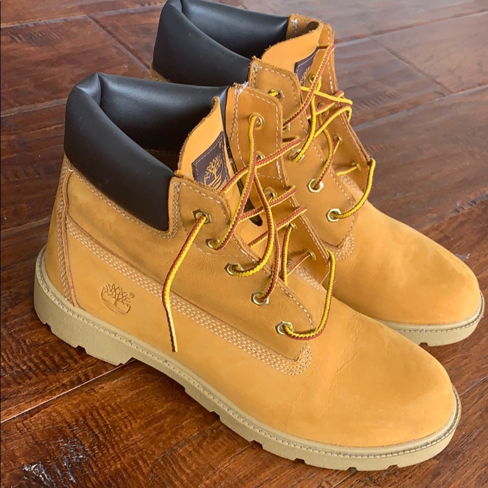 Timberland classic tan boys boot size 5.5